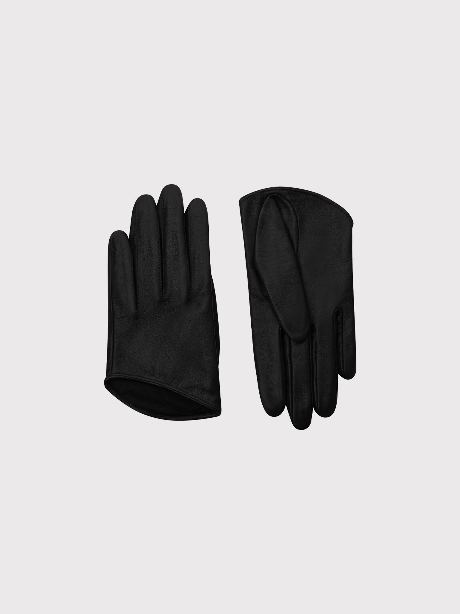 Cropped black gloves