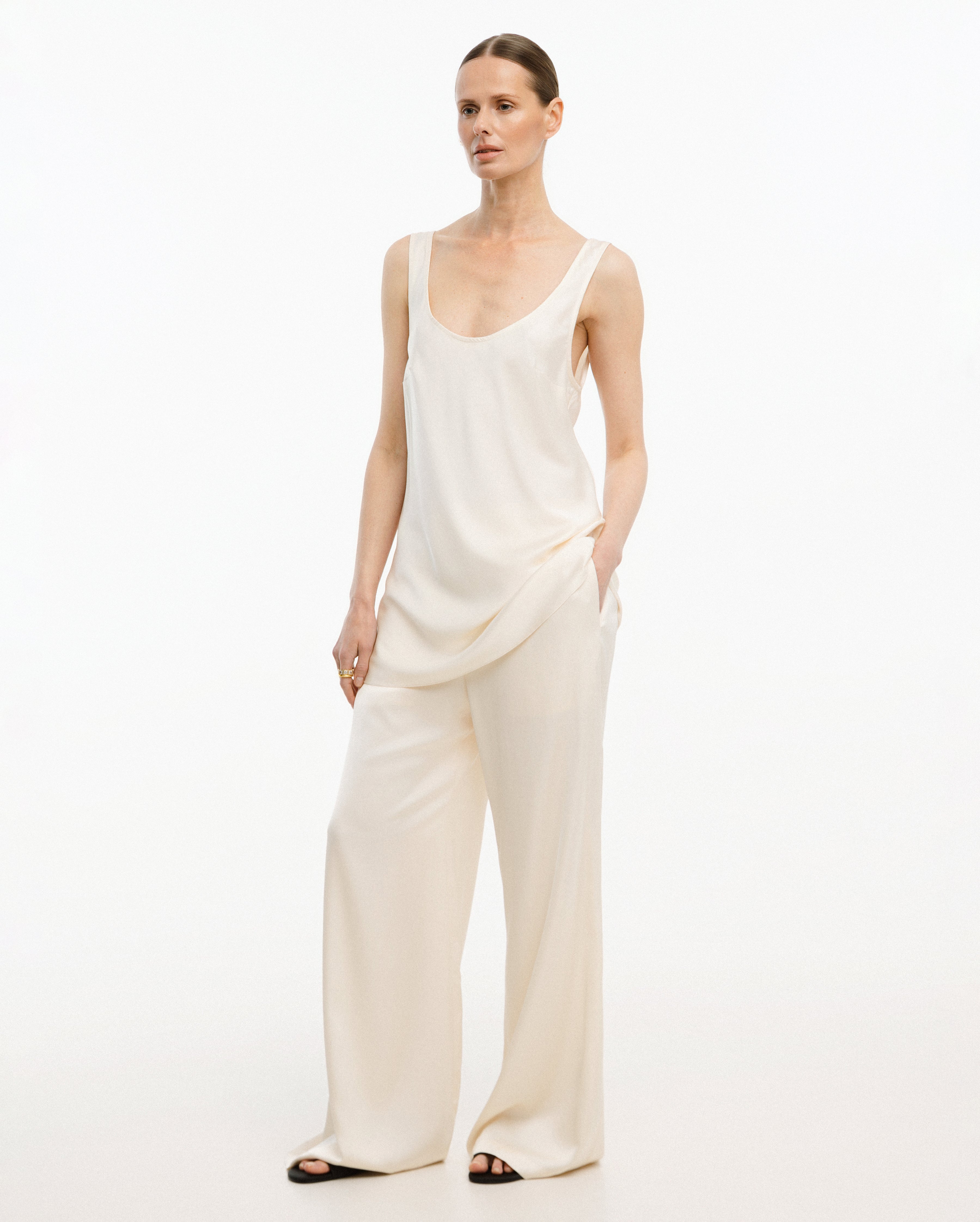 MILK OBLIQUE TOP