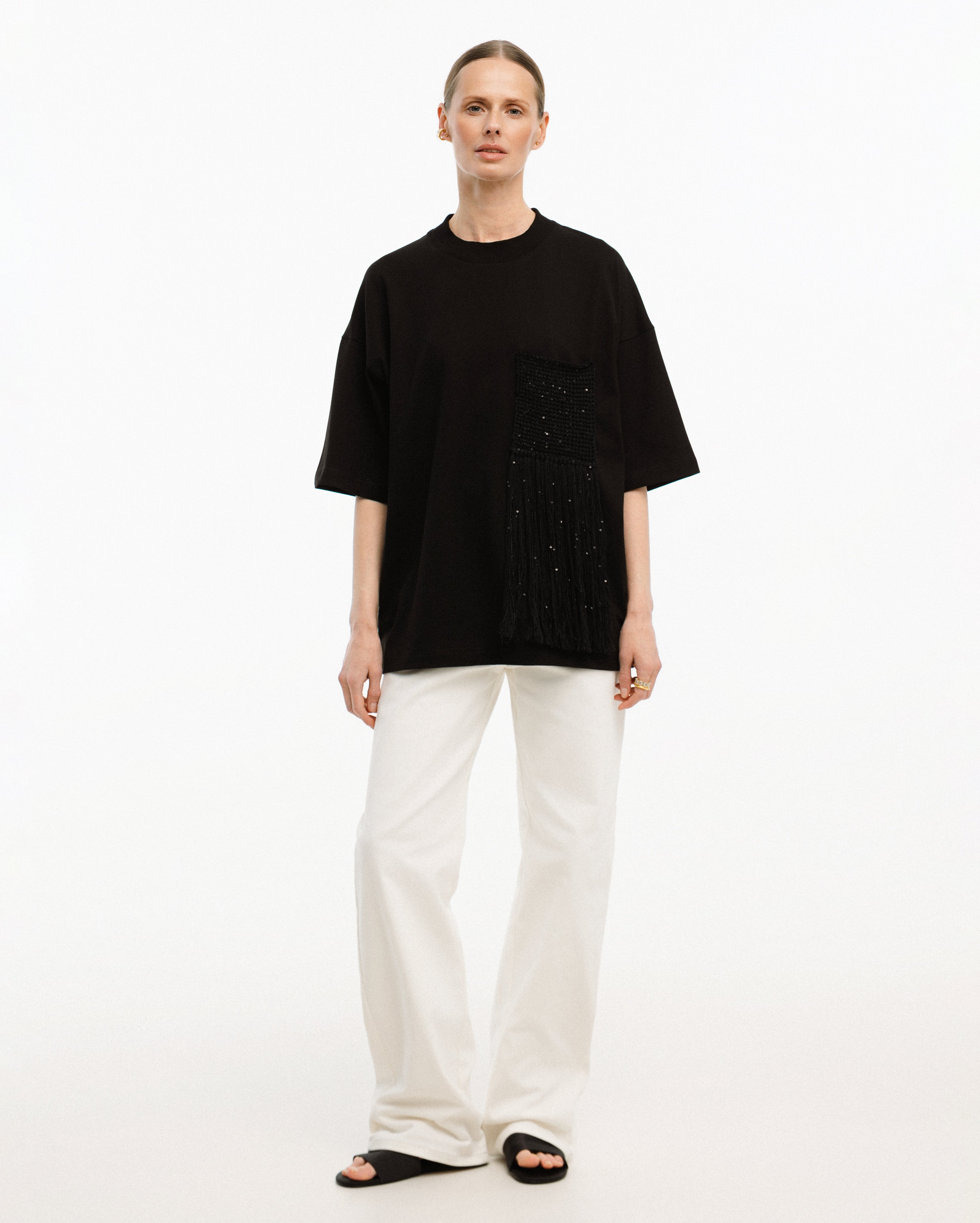 BLACK OVERSIZED T-SHIRT WITH POCKET