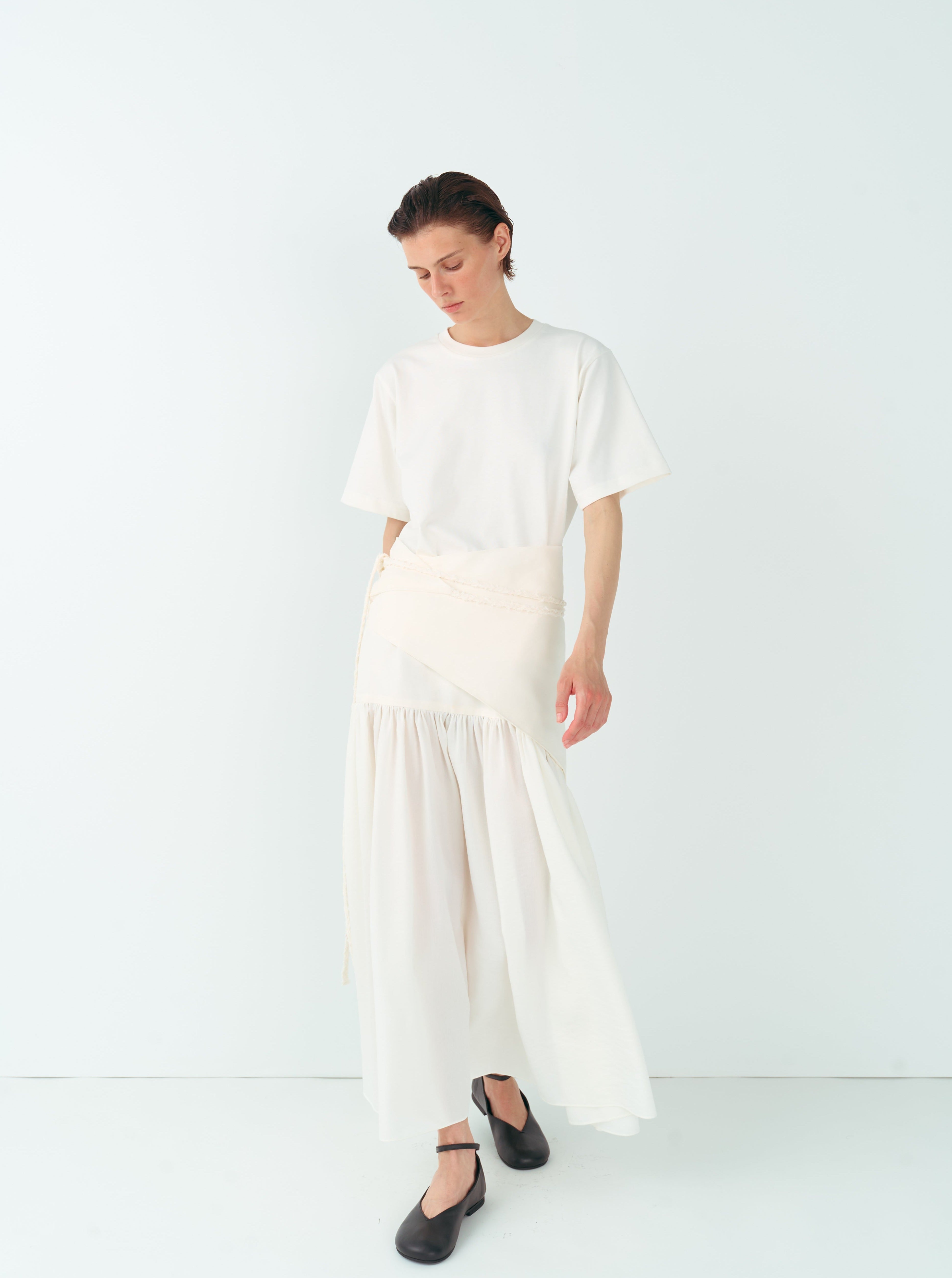 WHITE MIDI SKIRT