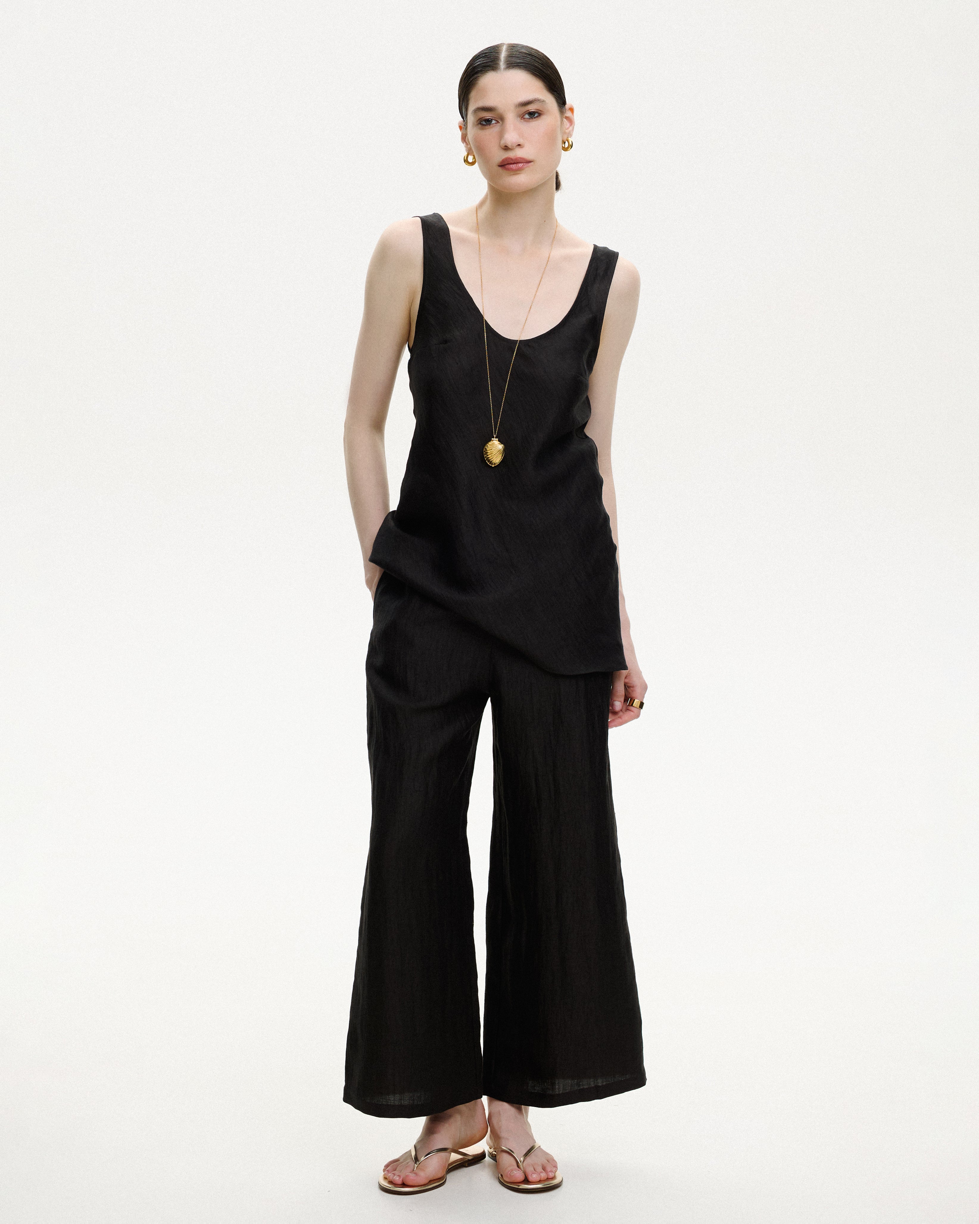 BLACK LINEN OBLIQUE TOP