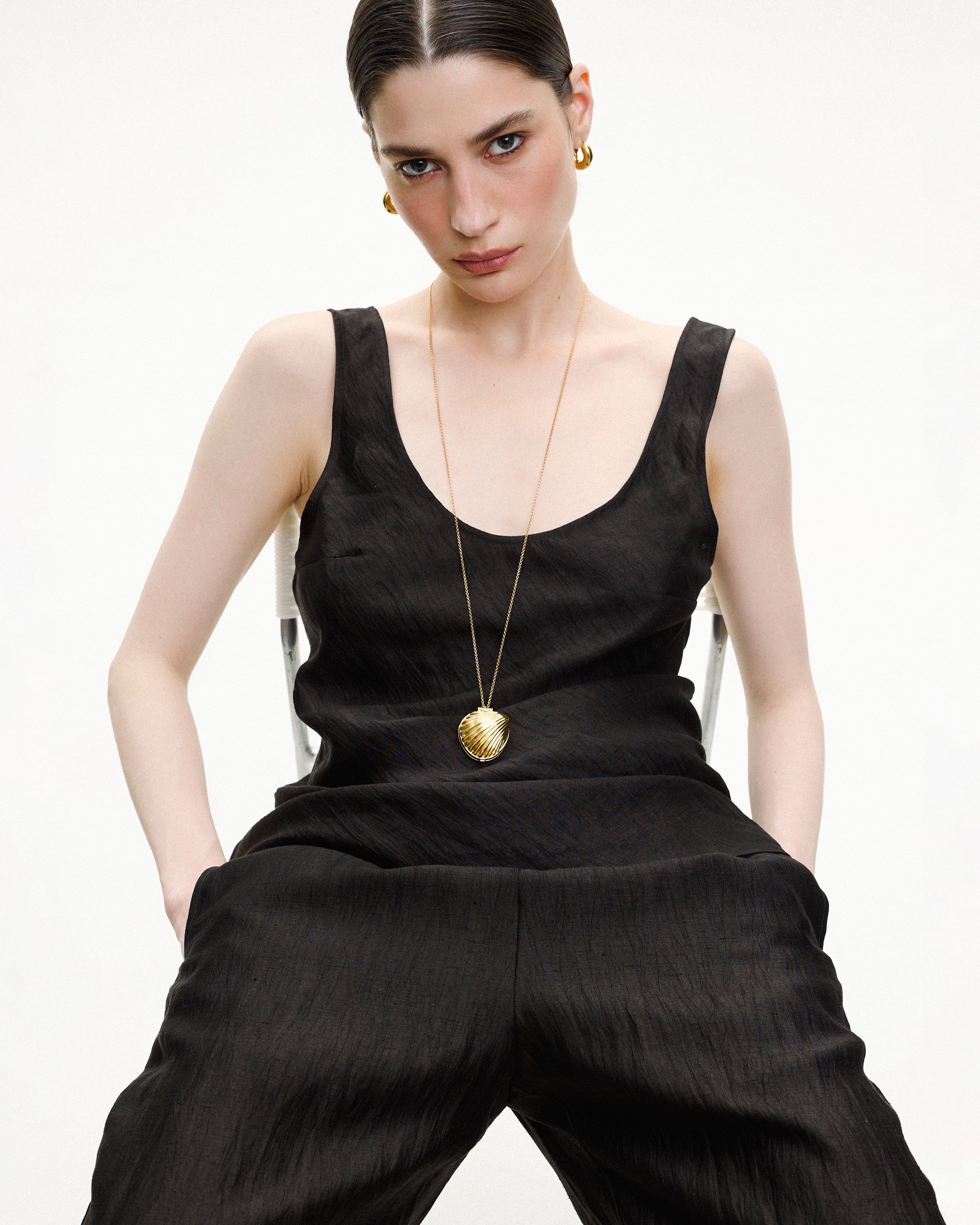 BLACK LINEN OBLIQUE TOP