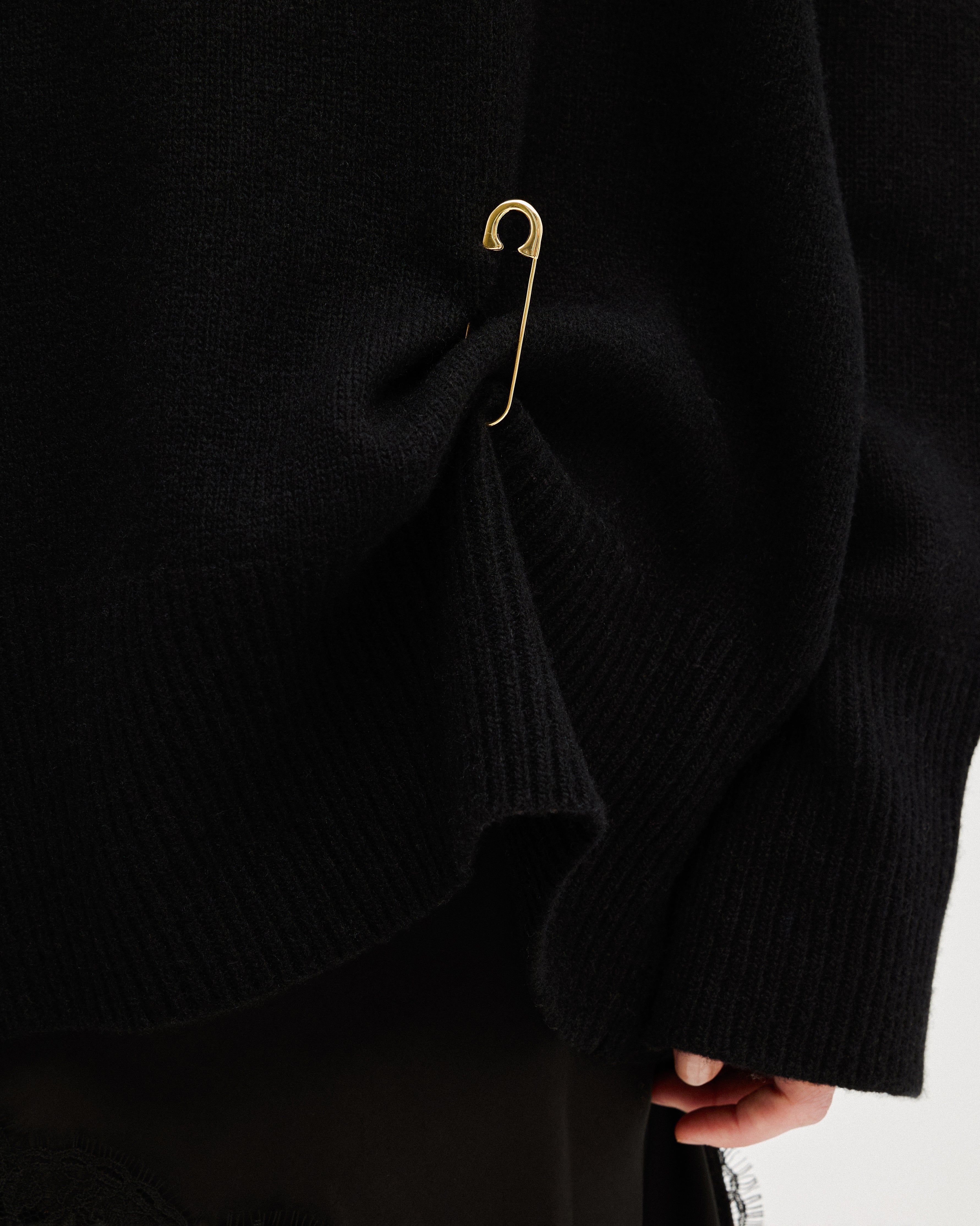 BROOCH PIN BASIC HANDCRAFTED