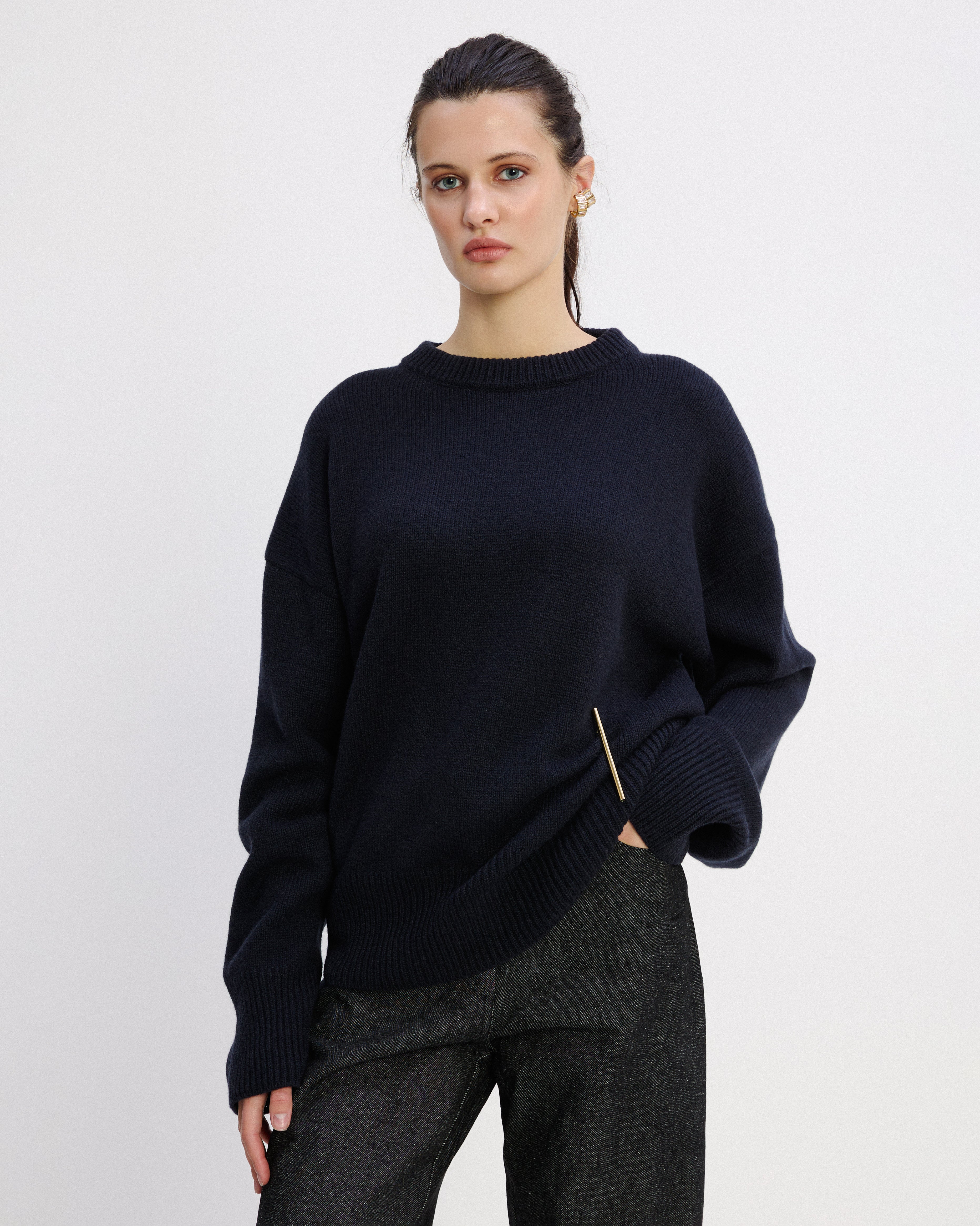 BLACK STRAIGHT JEANS