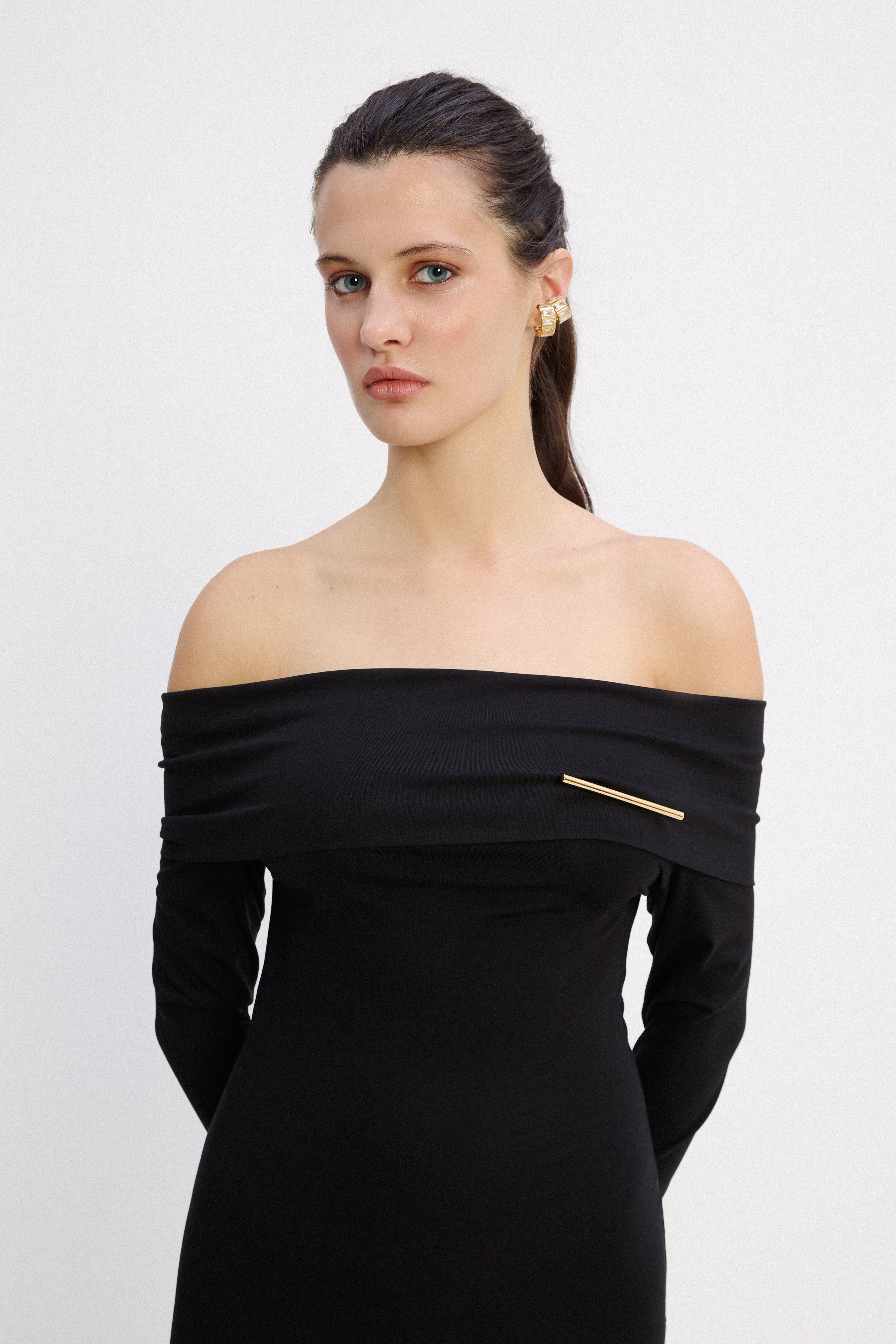 HANDCRAFTED LINE PIN GOLD