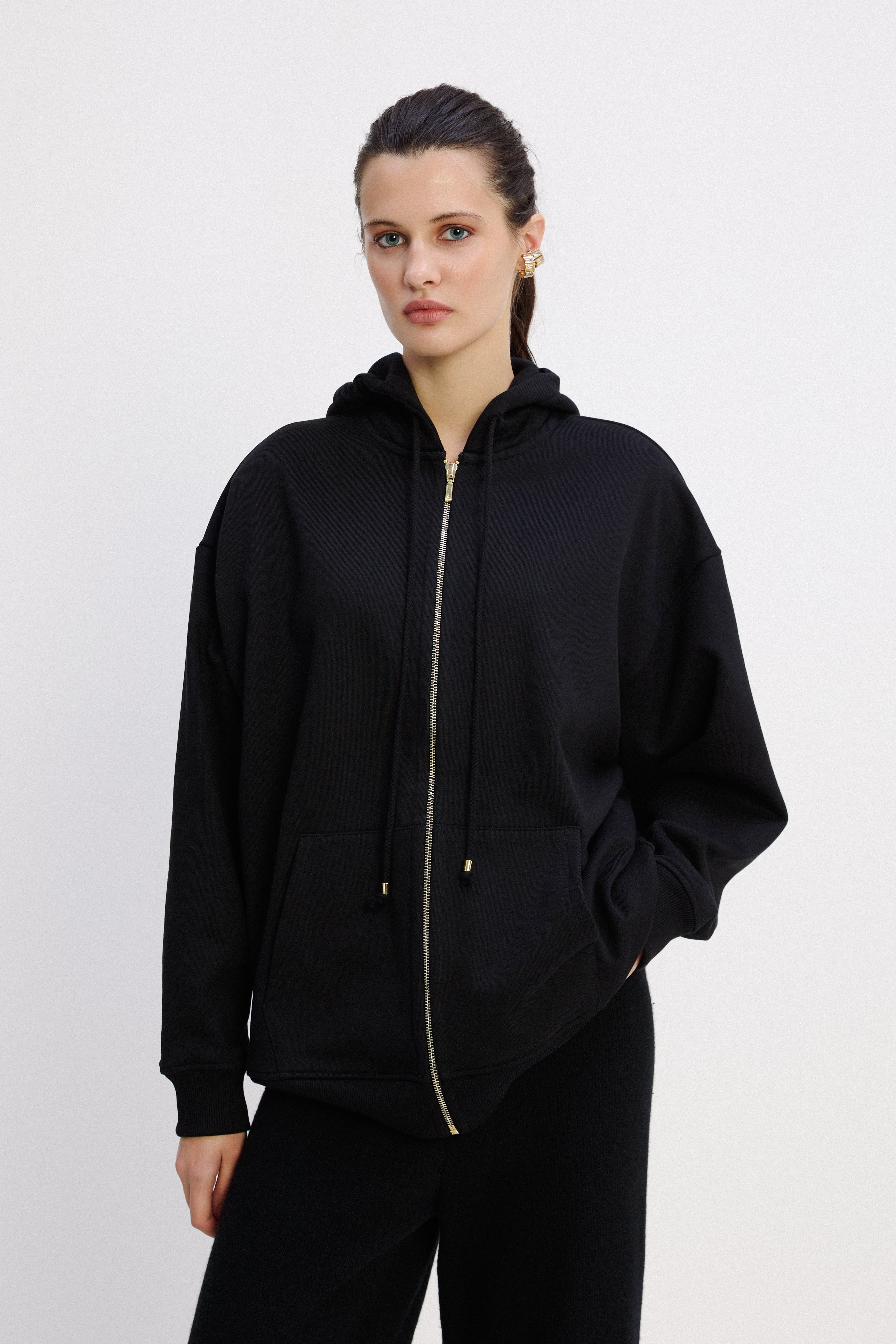 SIGNATURE BLACK ZIP-UP HOODIE